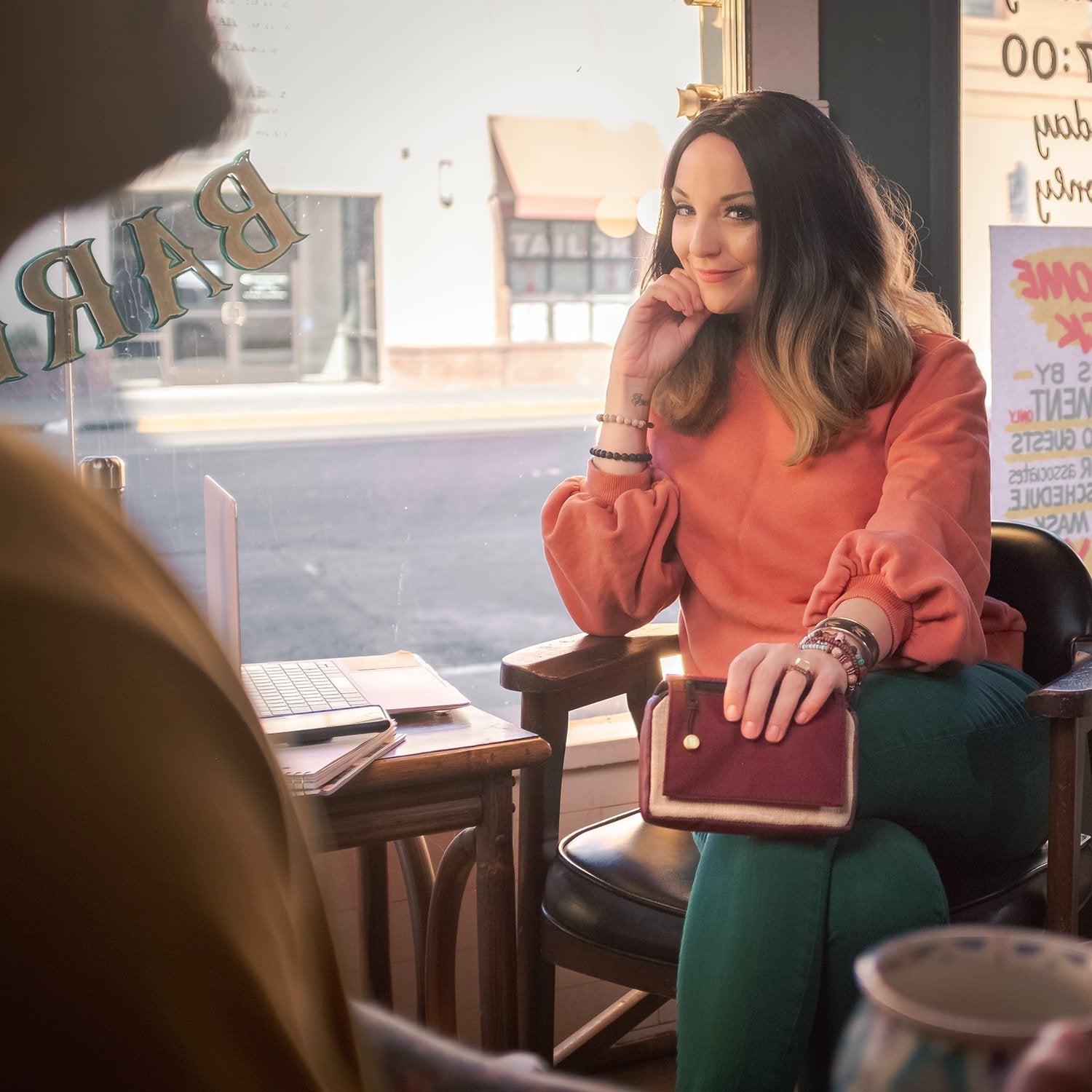 Image of lady with stashlogix's highland bag in a coffee shop.